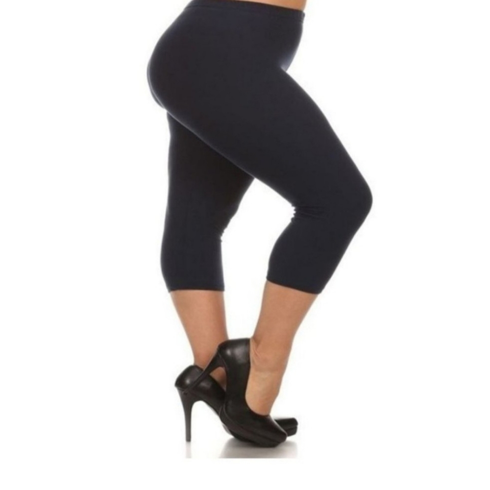 Plus black Capri leggings 1" Waistband